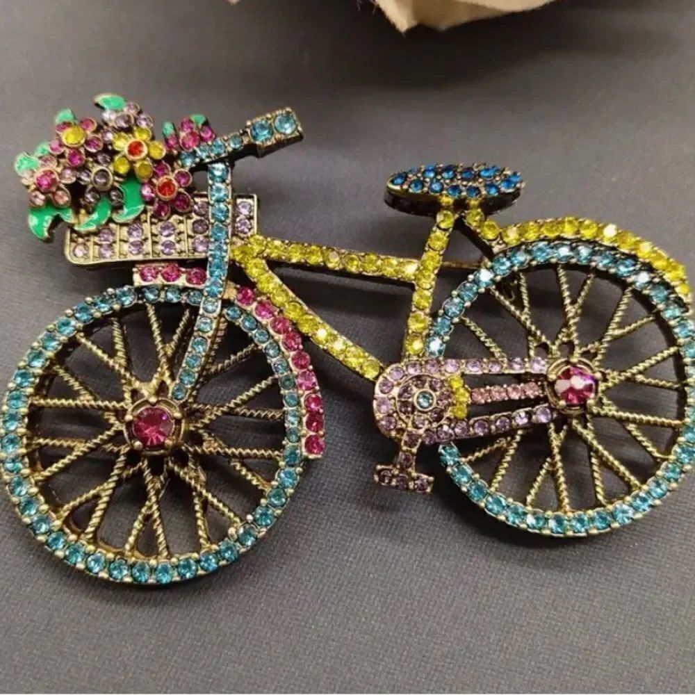 🚲 Betsey Johnson NEW multicolored sparkling crystal bicycle brooch 🚲 - Picture 3 of 4